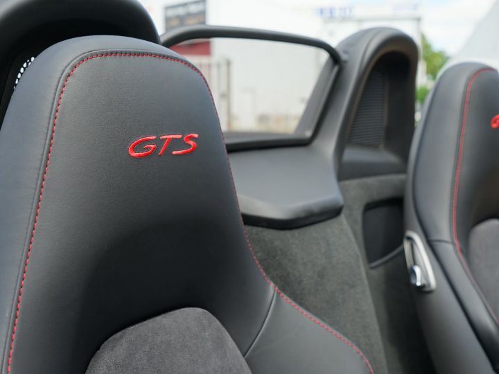 Porsche Boxster 981 GTS PDK - Parfaitement Optionné (Pack Intérieur GTS, Carbone, Sièges Sport Plus, BOSE, ...) - Carnet 100% PORSCHE - Révisée 07/2024 - Gar. 12 Mois Rouge Indien - 36