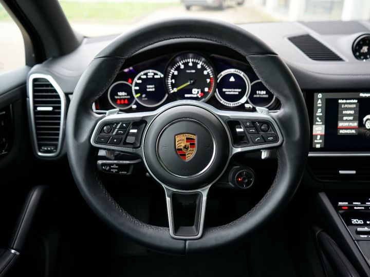 Porsche Cayenne (3) V6 3.0 E Hybrid - 1ère Main France - 996 €/mois - Révisé 08/2023 - Toit Pano, Roues AR Directrices, Susp. Pneumatique, Accès Confort, ... - Garant Gris Dolomite Métallisé - 24