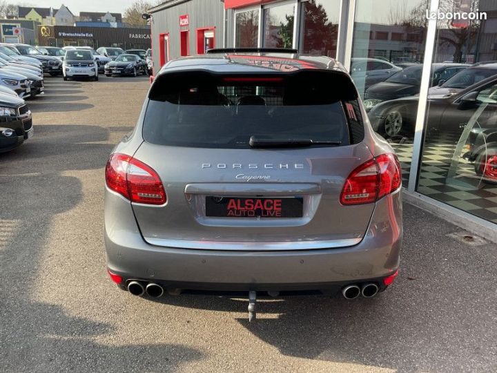 Porsche Cayenne (958) TURBO Gris - 5