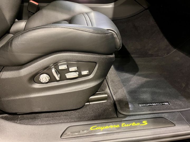 Porsche Cayenne COUPE E-Hybrid 4.0 V8 680 ch Tiptronic BVA Turbo S Noir - 16
