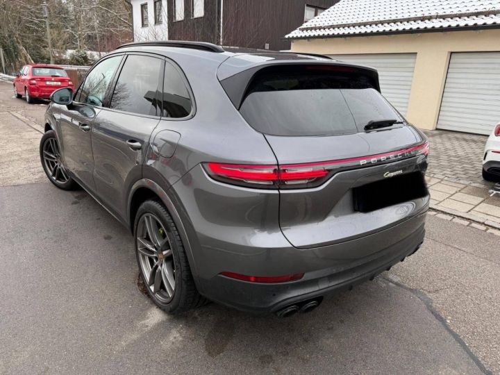 Porsche Cayenne E-Hybrid *21 roues turbo*HeadUp*Pano* Gris Métallisé - 5