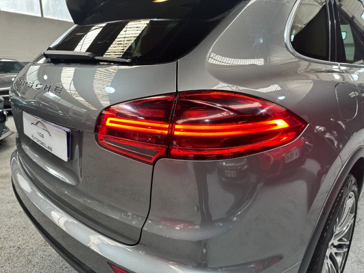 Porsche Cayenne PORSCHE CAYENNE S E-HYBRID 415CV / PANO / VENTILE / FULL OPTIONS / 170000KM Gris Quartz - 19