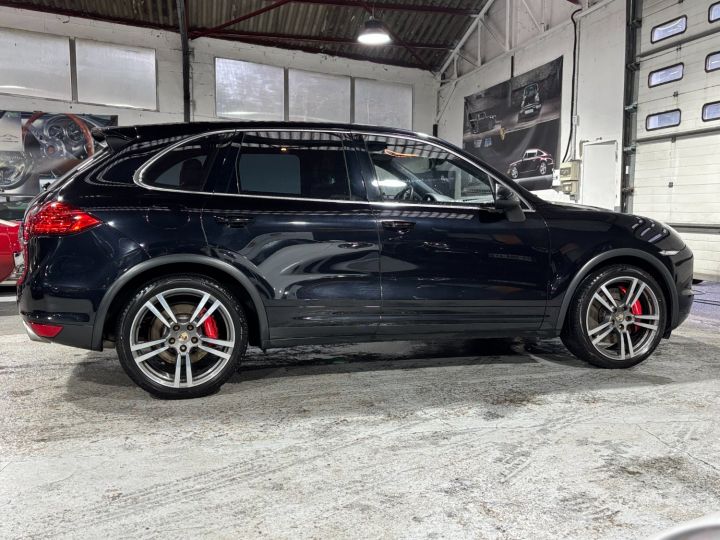 Porsche Cayenne PORSCHE CAYENNE TURBO 4.8 500CV PDK / PANO /21 / FULL / SUPERBE Noir Intense - 10