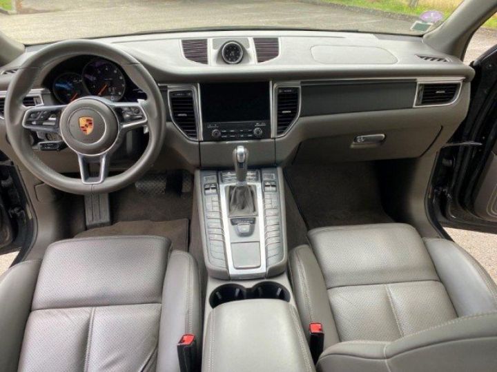 Porsche Macan 2 2.0 252 CV PDK     Essence GRIS FONCE - 16