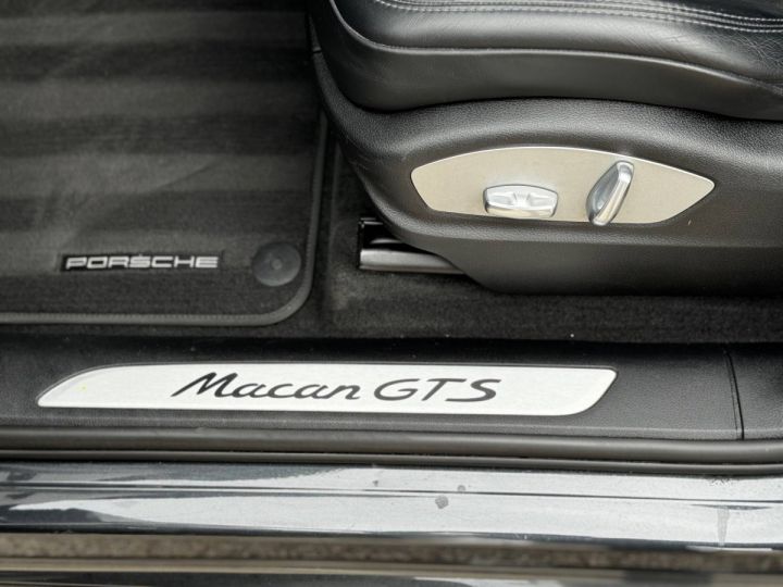 Porsche Macan 3.0 V6 360ch GTS PDK Gris Volan Métallisé - 32