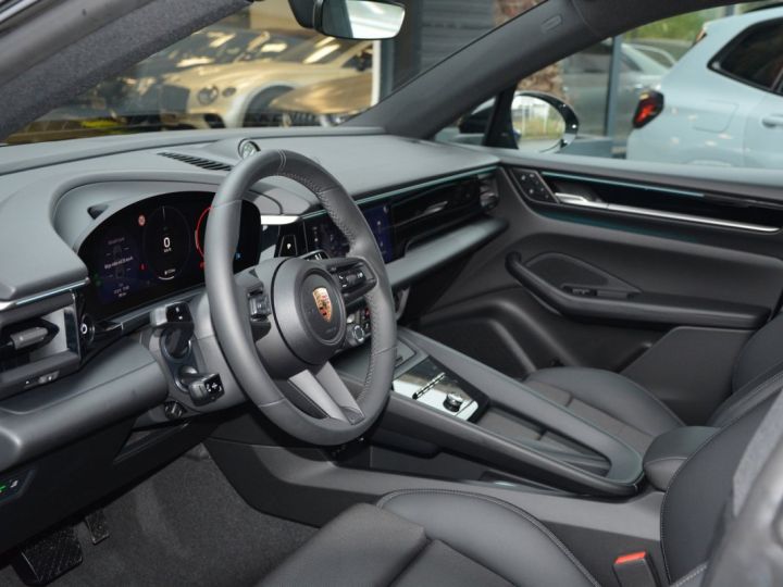 Porsche Macan 4 Electric Neuf Bose LOA 1180 euros par Mois Noir - 14