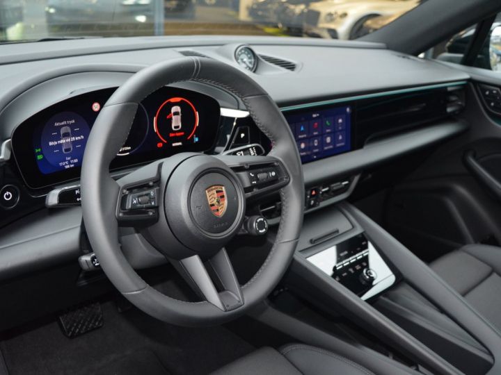 Porsche Macan 4 Electric Neuf Bose LOA 1180 euros par Mois Noir - 16