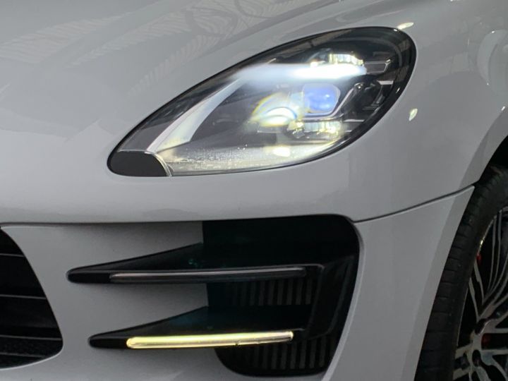 Porsche Macan PORSCHE MACAN TURBO 3.6 440CV PACK PERFORMANCE / PANO /PSE / CHRONO / ATTELAGE / FULL Blanc - 13