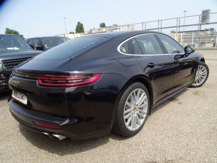 Porsche Panamera 3.0 V6 440CH 4S Noir - 4