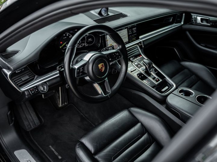 Porsche Panamera Sport Turismo 4 E-Hybrid - 906 €/mois - Toit Pano, Echap. Sport, Roues AR Directrices, SportDesign Noir, Bose, Caméra 360°, ... - Révisée 2024 - Gar. Gris Volcano Métallisé - 18