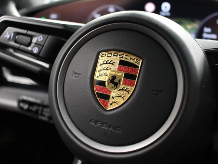Porsche Taycan GRIS MAT 93Kwh TOIT PANO LED LIFT SIEGES ELEC A MEMOIRE CAMERA 360° GARANTIE 12 MOIS GRIS MAT SATIN PEARL - 18
