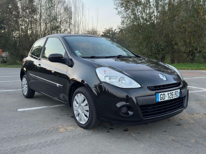 Renault Clio Noir - 1