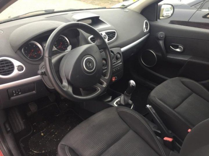 Renault Clio 3 1.5 DCI 85cv DYNAMIQUE 5P     Diesel ROUGE METAL - 5