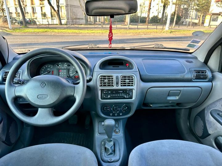 Renault Clio II 1.6 90 RXT NOIR - 17