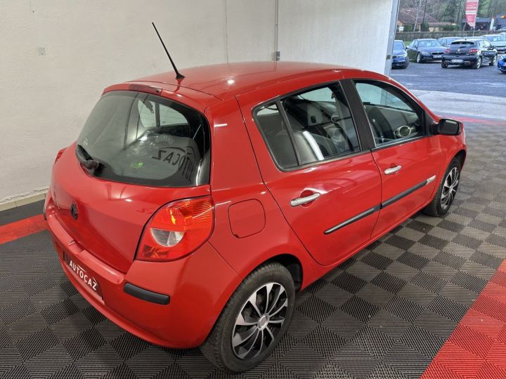 Renault Clio III 1.2 16V 75 eco2 Rip Curl Rouge - 16