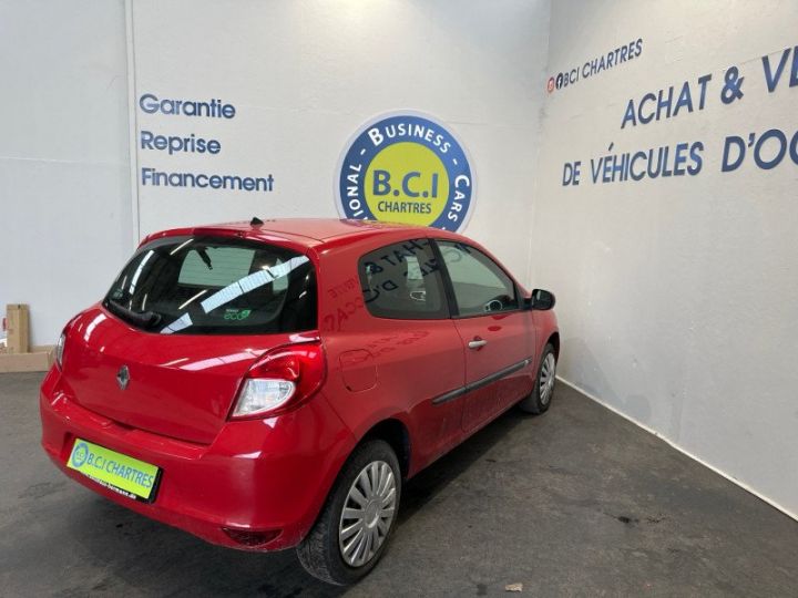 Renault Clio III 1.2 16V 75CH ACCESS 3P Rouge - 5