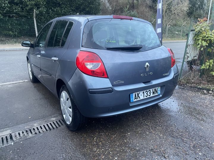 Renault Clio III 1.5 dCi 1461cm3 86cv  Gris Laqué - 10