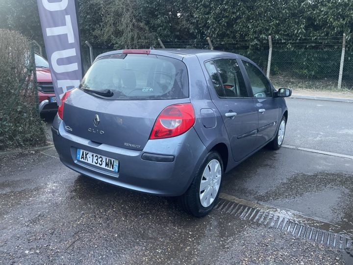 Renault Clio III 1.5 dCi 1461cm3 86cv  Gris Laqué - 12