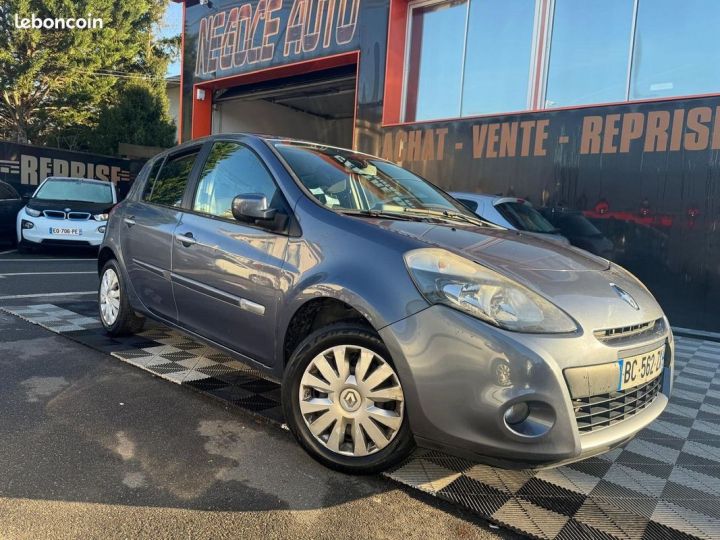 Renault Clio III 1.5 DCI 75CH DYNAMIQUE TOMTOM 5P Bleu - 1