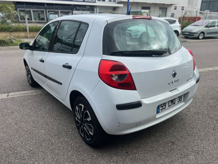 Renault Clio III 1.5 DCI 85 Expression 5P 1ère Main 156mkm Blanc - 3