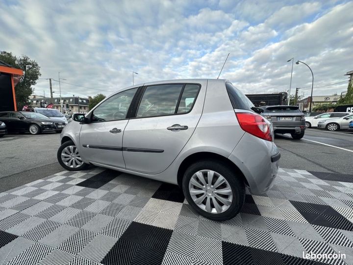 Renault Clio III 1.5 DCI 85CH DYNAMIQUE 5P Gris - 2