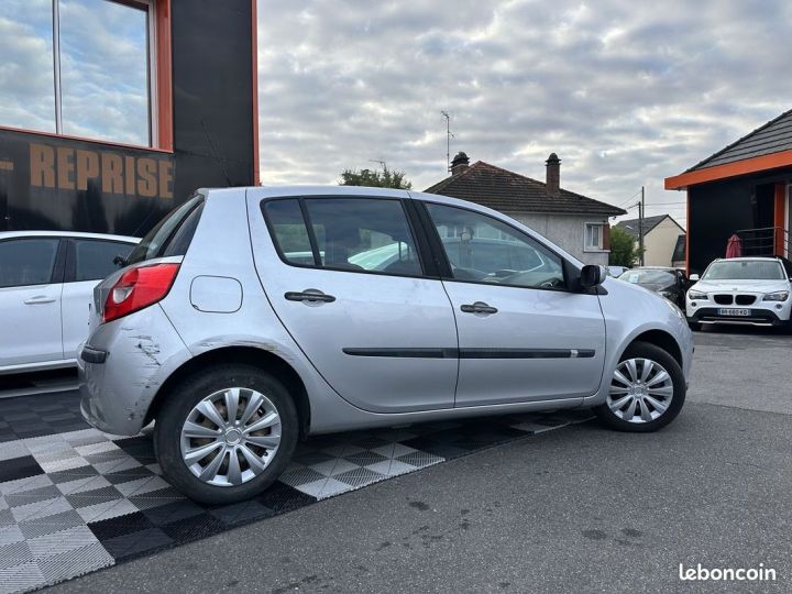 Renault Clio III 1.5 DCI 85CH DYNAMIQUE 5P Gris - 8