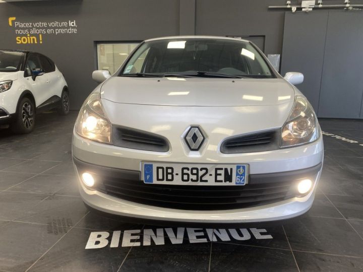 Renault Clio III 1.6 16V 110CH CONFORT DYNAMIQUE 3P Gris C - 1