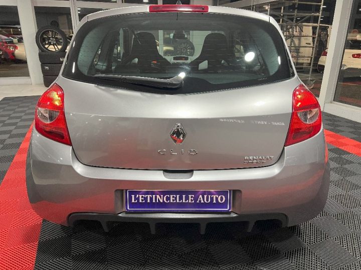 Renault Clio III  2.0 16V 200 Sport Gris Foncé - 9