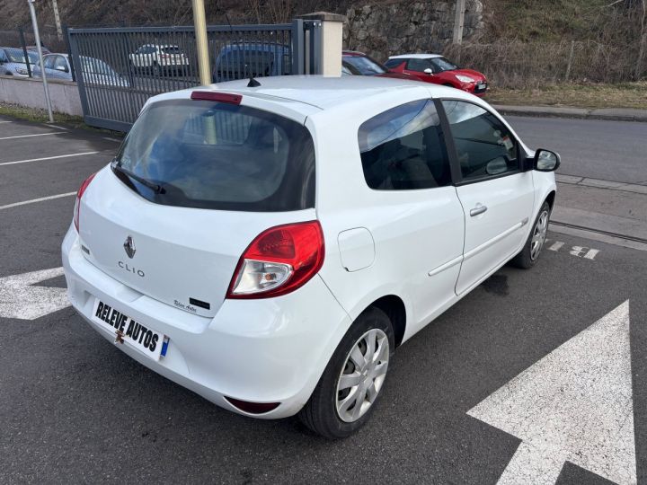 Renault Clio III (B/C85) 1.2 16v 75ch Collection Alizé 3p BLANC - 6