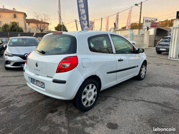 Renault Clio iii dci 70 cv Blanc Occasion - 4