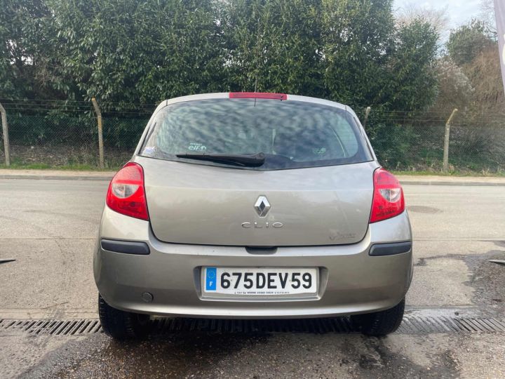 Renault Clio III DYNAMIQUE 1.5 DCI 79CV Cuivre Laqué - 12