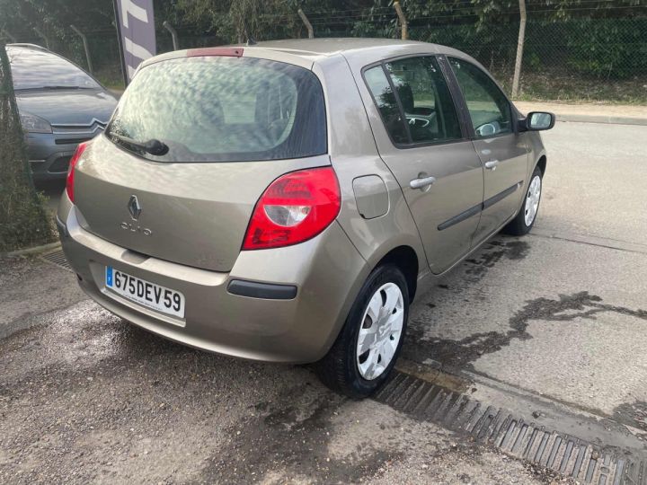 Renault Clio III DYNAMIQUE 1.5 DCI 79CV Cuivre Laqué - 13