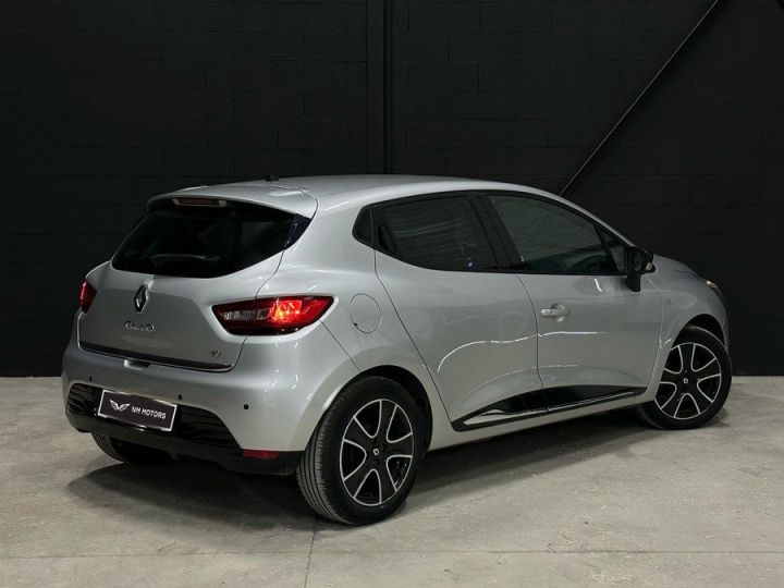 Renault Clio IV 5 Portes 1.5 dCi FAP eco2 S&S 90 CV Limited Gris Métallisé - 4