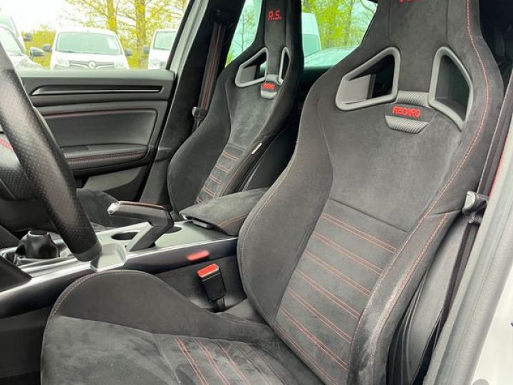 Renault Megane 4 RS Trophy Malus inclus Sièges Récaro Entretiens complets chez Monitor Keyless 19P GARANTIE 6 ANS 469-mois Blanc - 5