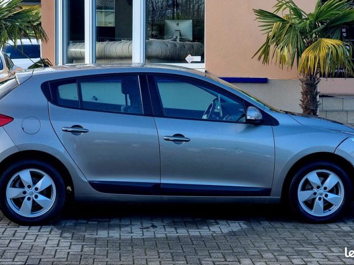 Renault Megane III 1.6 i 110 Cv GARANTIE 12 MOIS Beige - 2