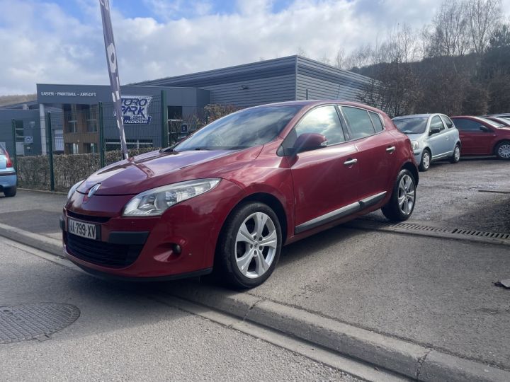 Renault Megane III 1.9 DCI 130CV Rouge Laqué - 1