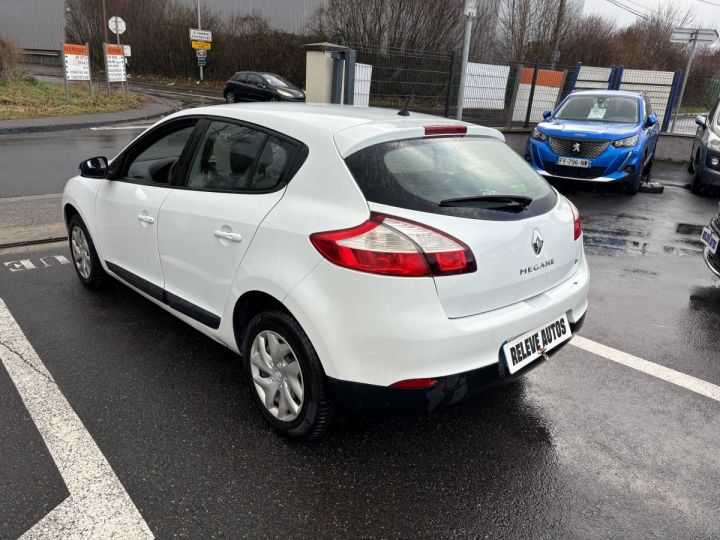 Renault Megane III (B95) 1.2 TCe 115ch energy Life eco² BLANC - 4