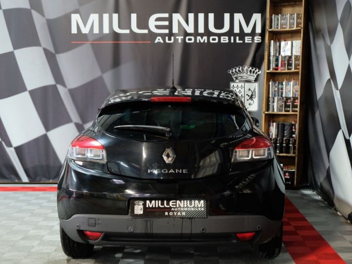 Renault Megane III COUPE 1.9 DCI 130CH FAP BOSE ECO² EURO5 Noir - 4