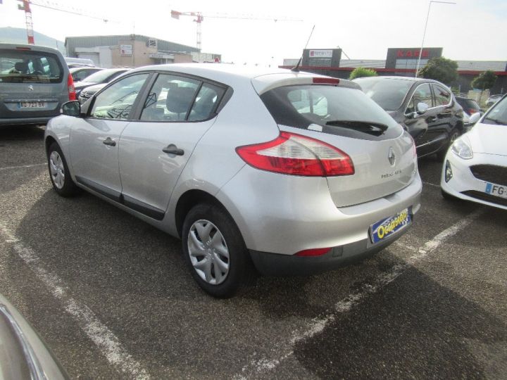 Renault Megane III  dCi 90 eco2 Expression Clim/Regulateur de vitesse/bluetooth Gris Clair - 6