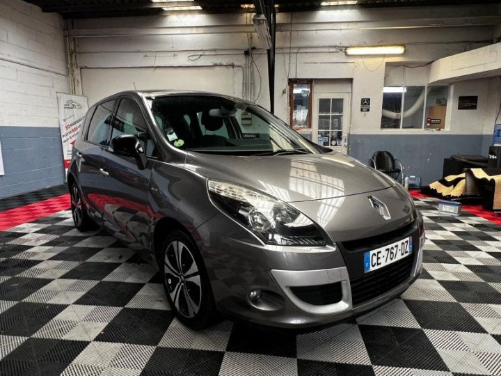 Renault Scenic III 1.5 DCI 110CH FAP BOSE EURO5 Gris F - 2