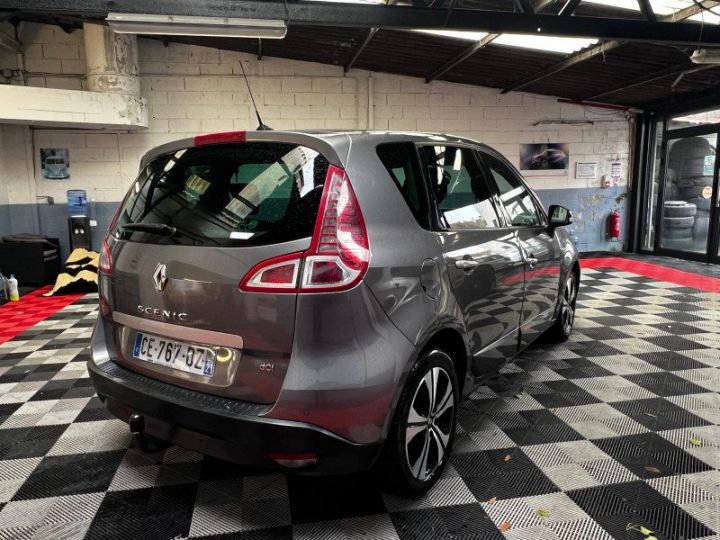 Renault Scenic III 1.5 DCI 110CH FAP BOSE EURO5 Gris F - 5