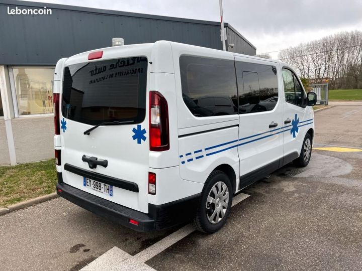 Renault Trafic 1.6 dci 145cv ambulance avec brancard  - 4