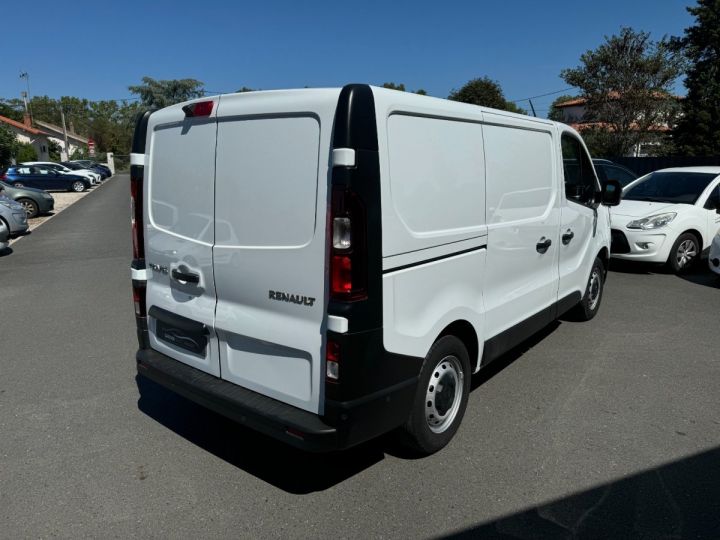 Renault Trafic FOURGON GRAND CONFORT L1H1 2,0 dci 130ch 23325 HT Blanc - 5