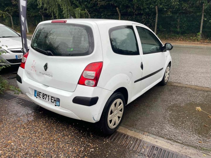 Renault Twingo II 1.2 16V 1149cm3 76cv Blanc Laqué - 13