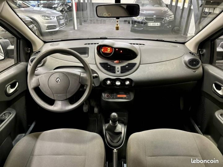 Renault Twingo II (C44) 1.2 LEV 16v 75ch Authentique eco² Gris - 7