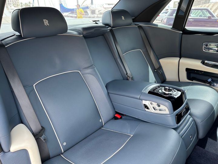 Rolls Royce Ghost V12 571 CV - MONACO Duo Tone Exclusif Bleu et Argent  - 12