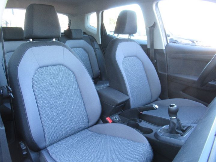 Seat Arona 1.0 EcoTSI 95 ch Start/Stop BVM5 Style Gris Foncé - 10