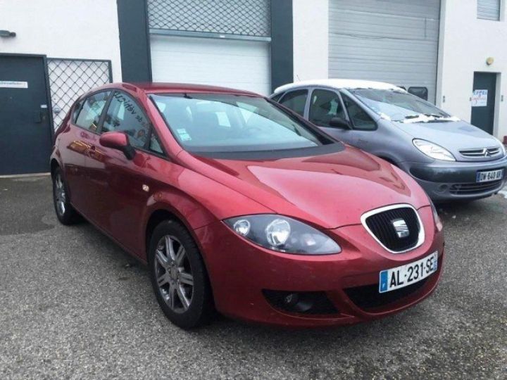 Seat Leon STYLANCE TDI 105CV     Diesel BORDEAUX METALISEE - 1