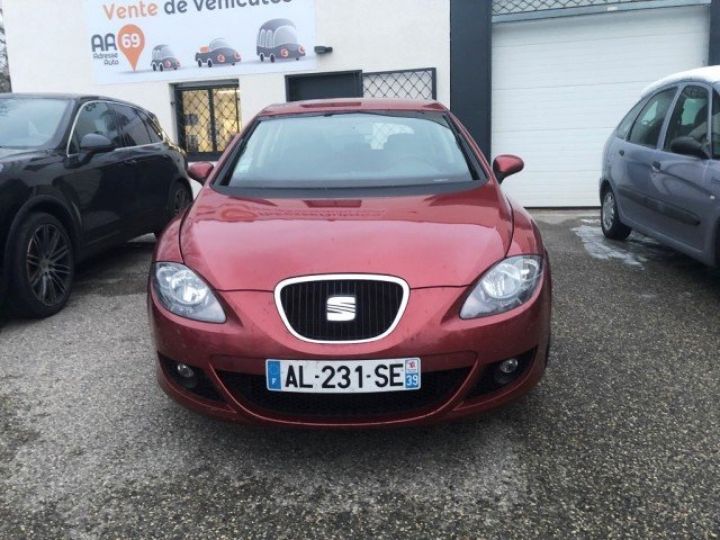 Seat Leon STYLANCE TDI 105CV     Diesel BORDEAUX METALISEE - 2