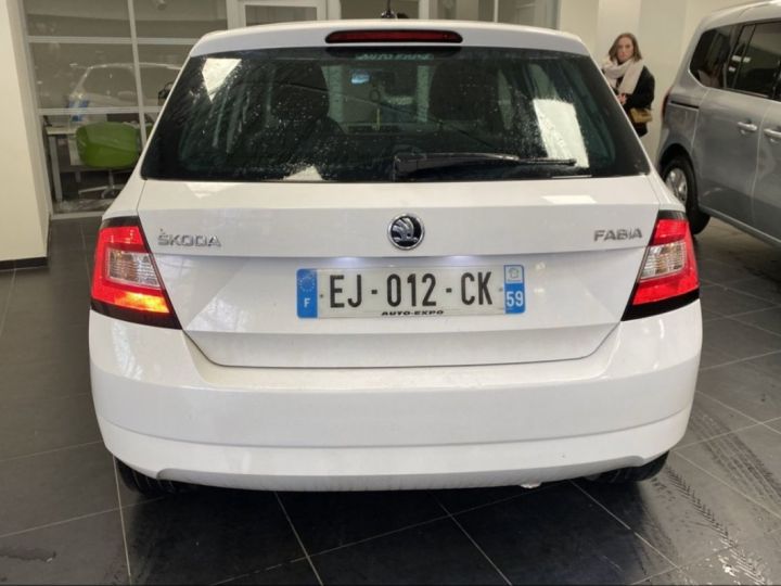 Skoda Fabia 1.0 MPI 60CH AMBITION GREENTEC Blanc - 3